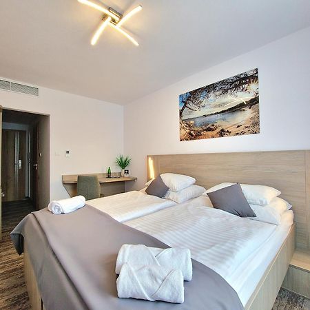 Hotel Crystal Кошице Екстериор снимка
