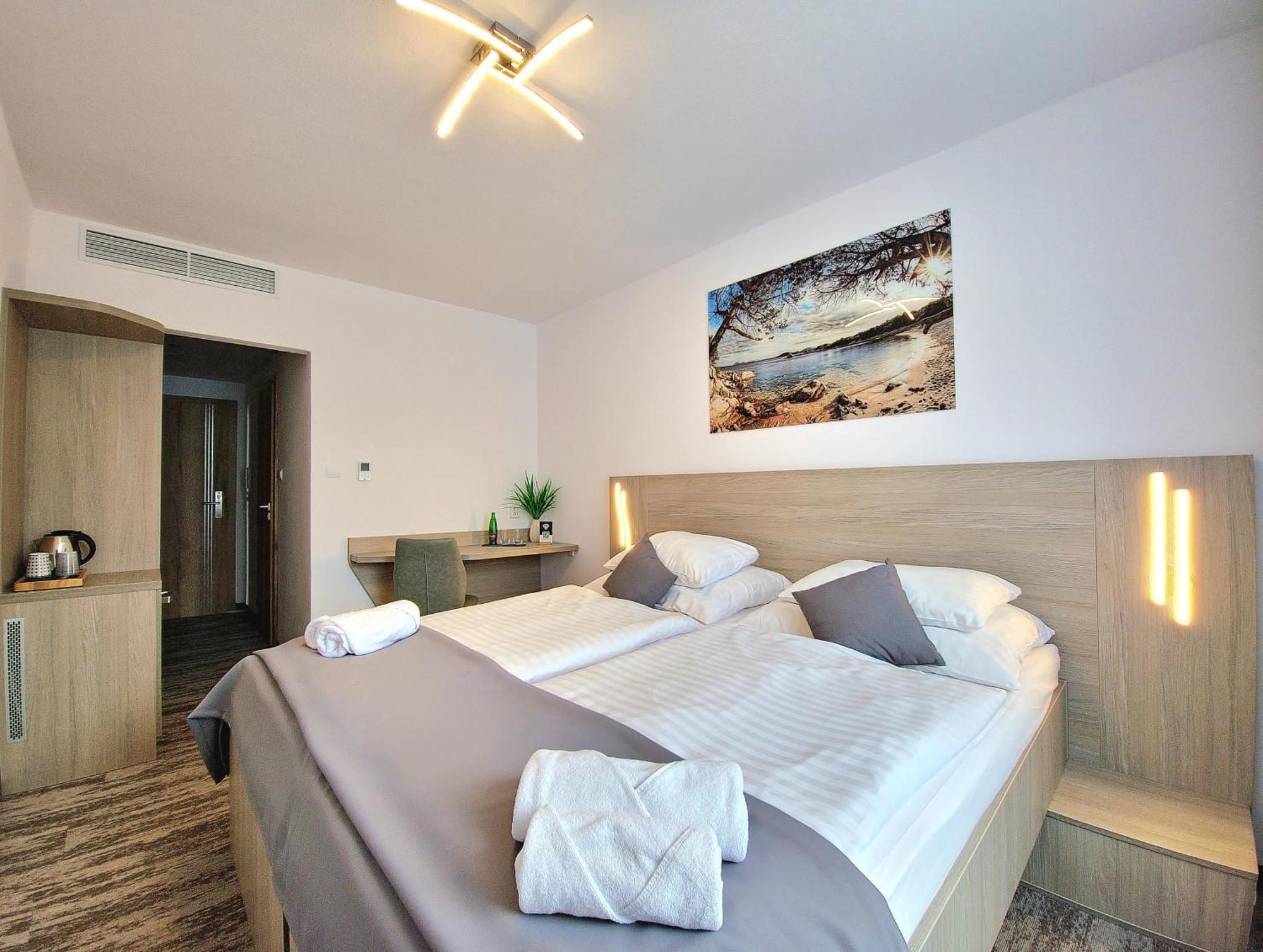 Hotel Crystal Кошице Екстериор снимка